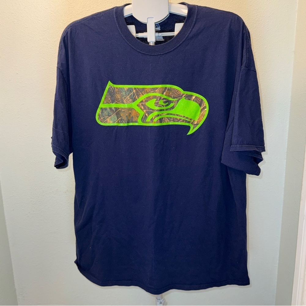 Seattle Seahawks men’s T shirt, NFL Football, camo, Majestic Sz 2 XL​​